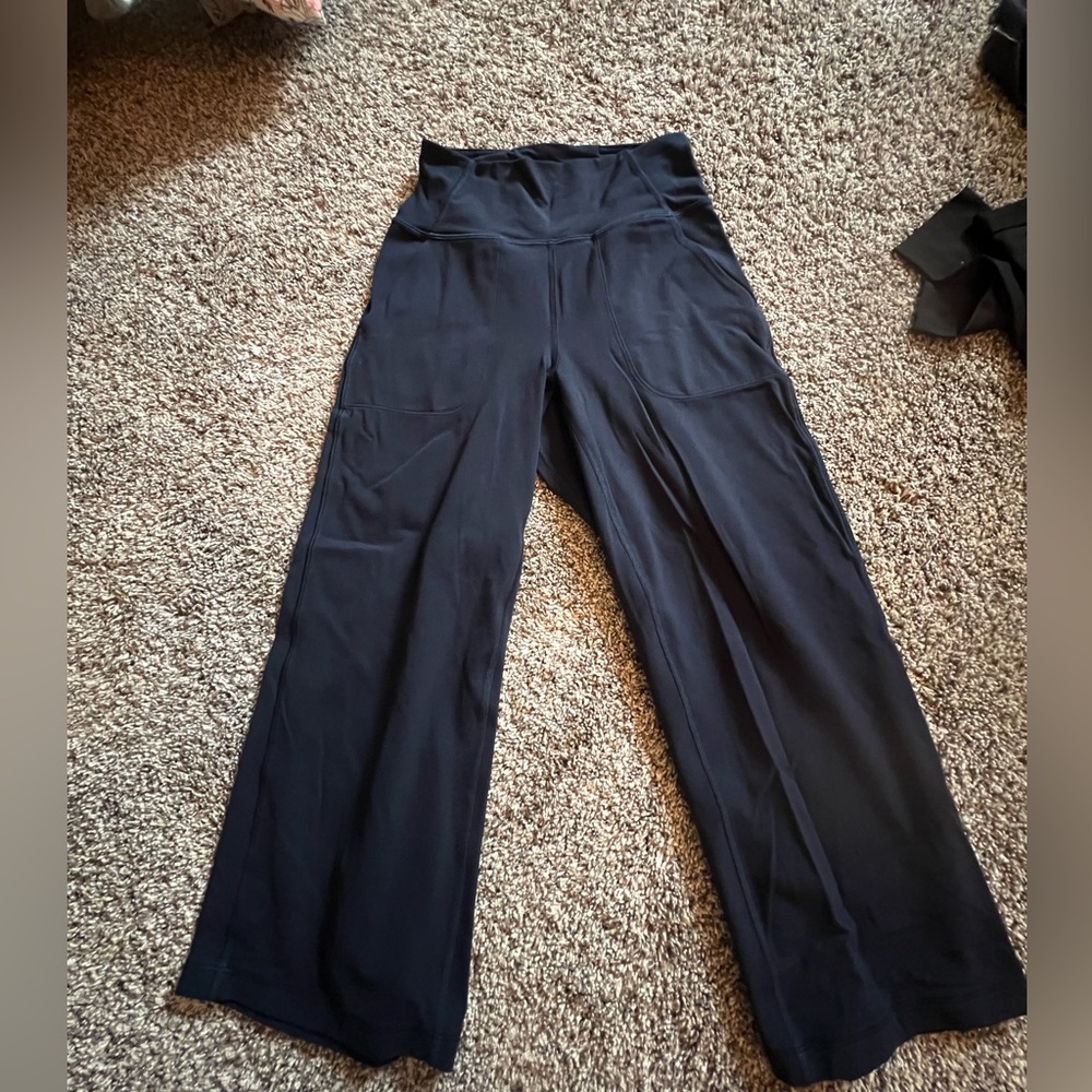 Navy straight leg cropped lululemon pants